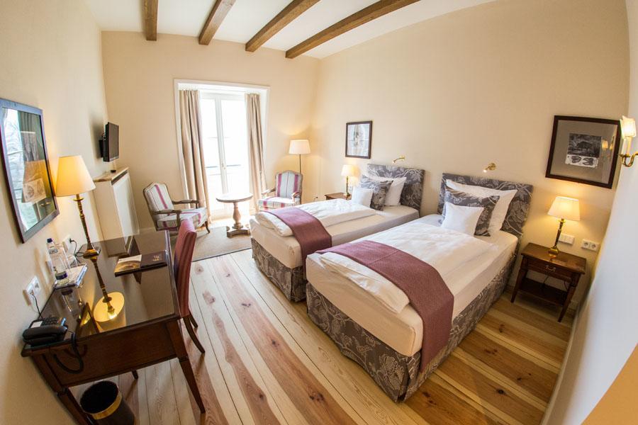 Hotel Schloss Leitheim Quarto foto